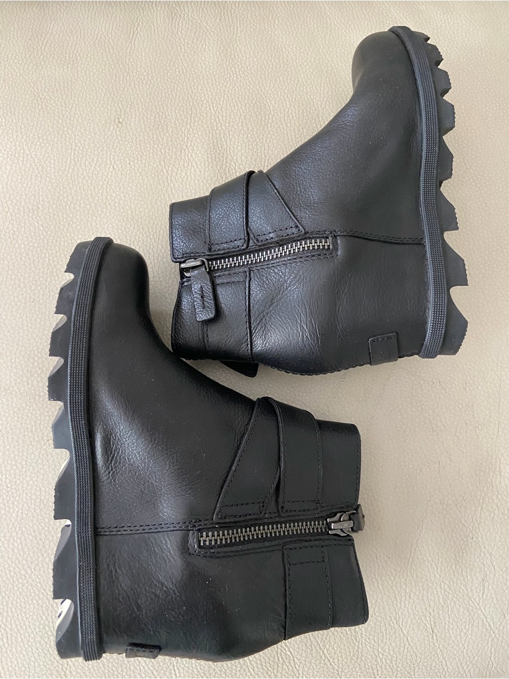 Sorel Black Leather Ankle Boot with Side Zipper